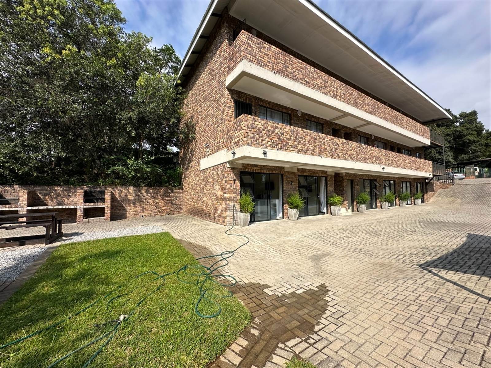 615  m² Commercial space in Sonheuwel photo number 1