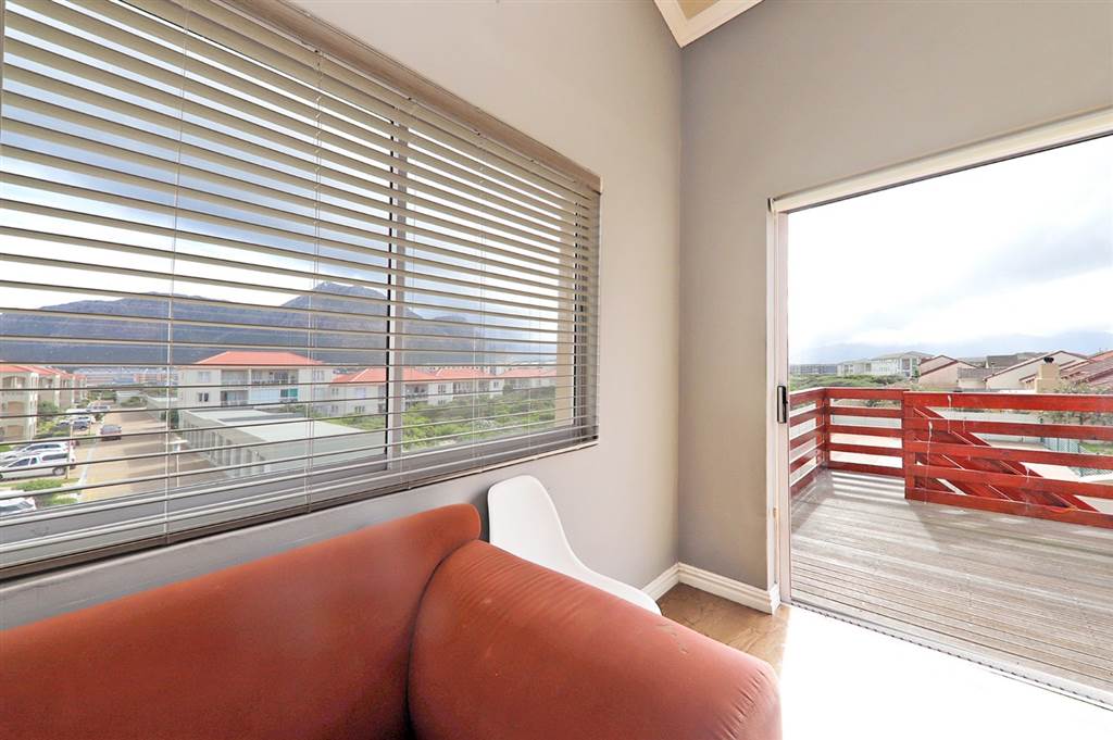 4 Bed Townhouse in Muizenberg photo number 7