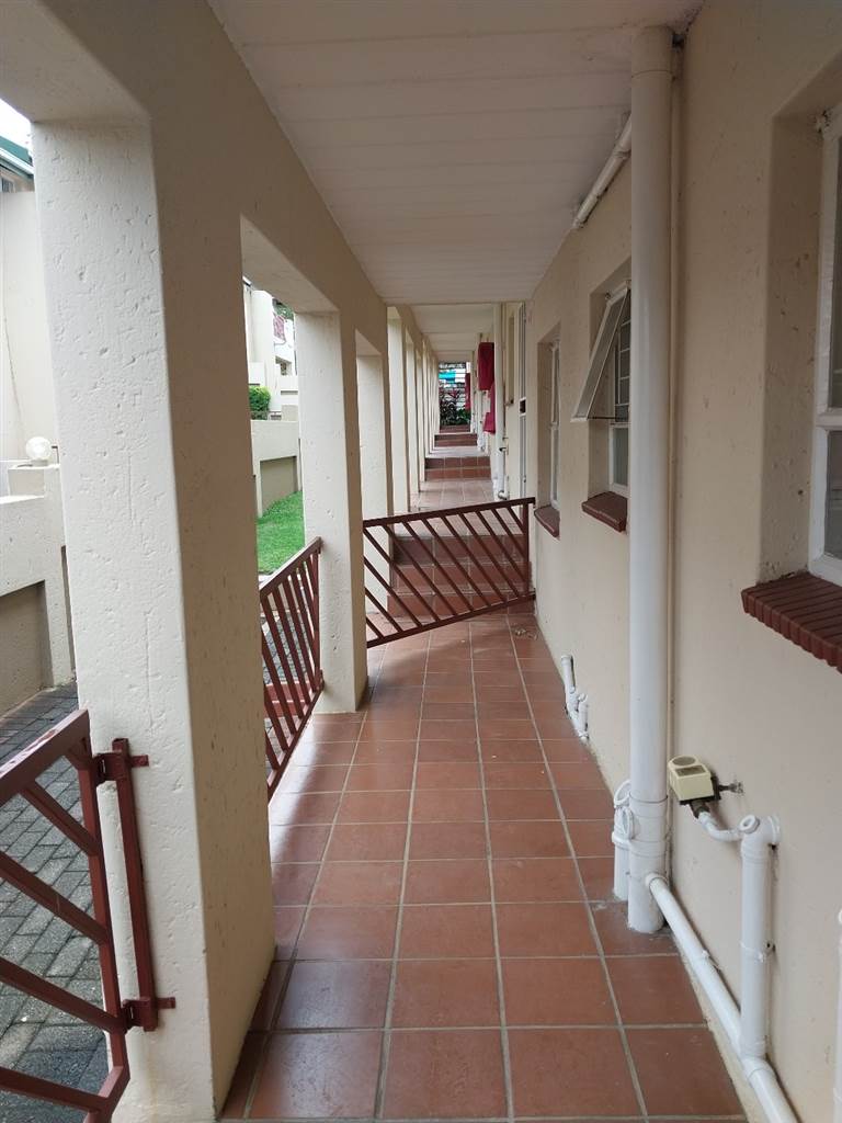 2 Bed Townhouse in Geelhoutpark photo number 4