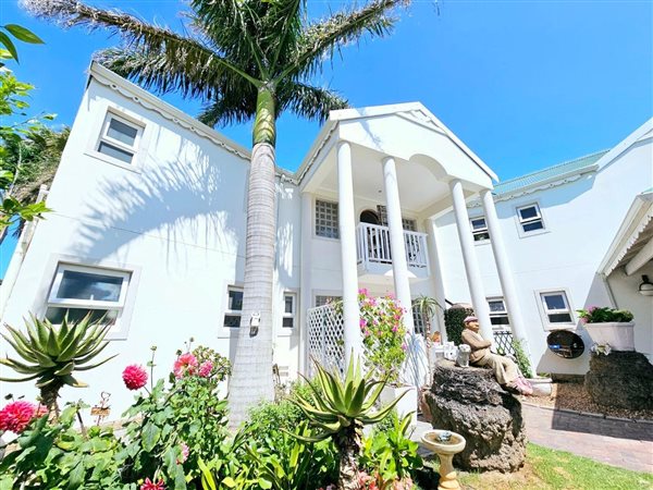 6 Bed House in Marina Martinique