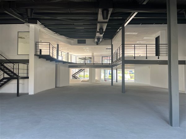 991  m² Commercial space