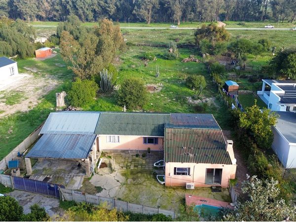 2 894 m² Smallholding