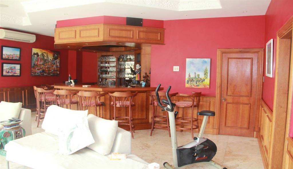 4 Bed House in La Lucia photo number 14