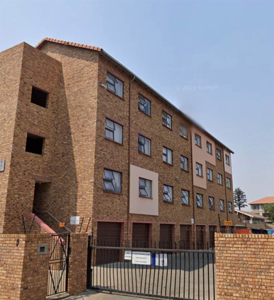 32 Bed Apartment in Kempton Park Central photo number 2
