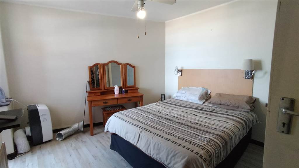 3 Bed Apartment in Amanzimtoti photo number 11