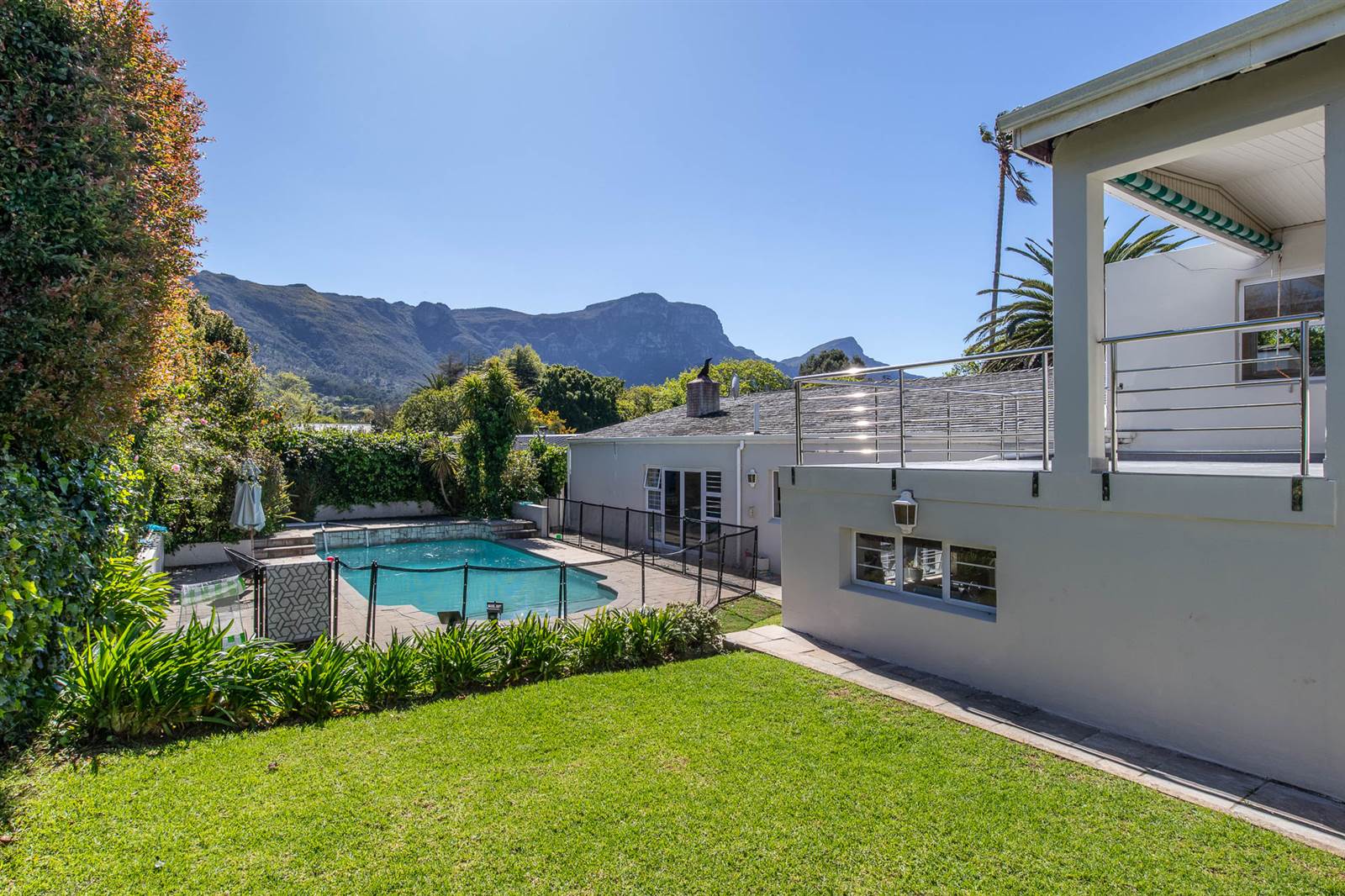5 Bed House in Constantia photo number 3