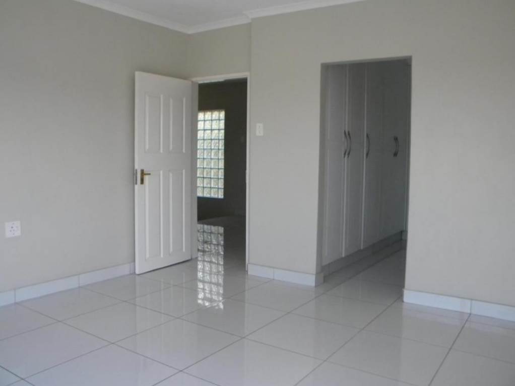4 Bed House in Highveld Park photo number 11