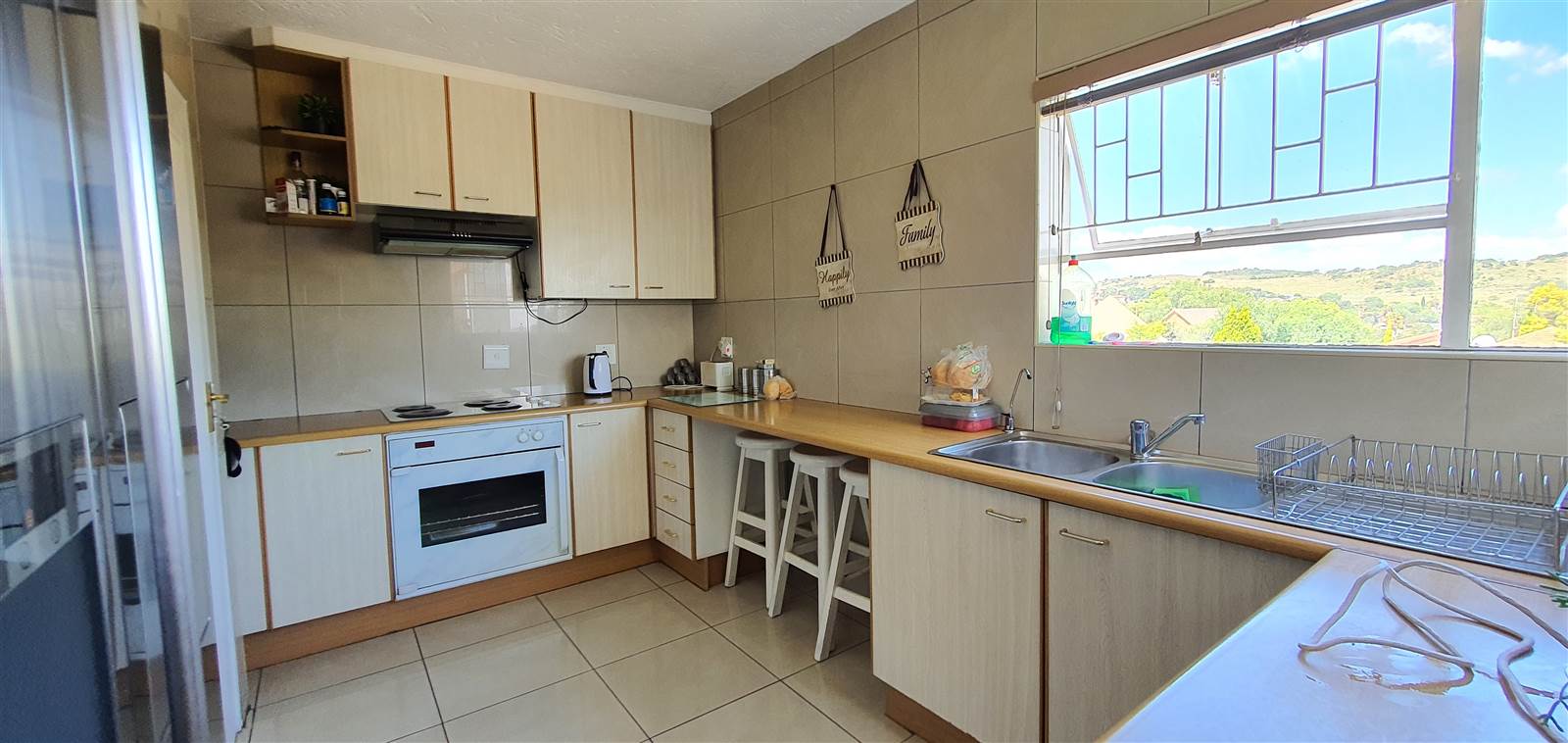 3 Bed Townhouse in Glenvista photo number 5