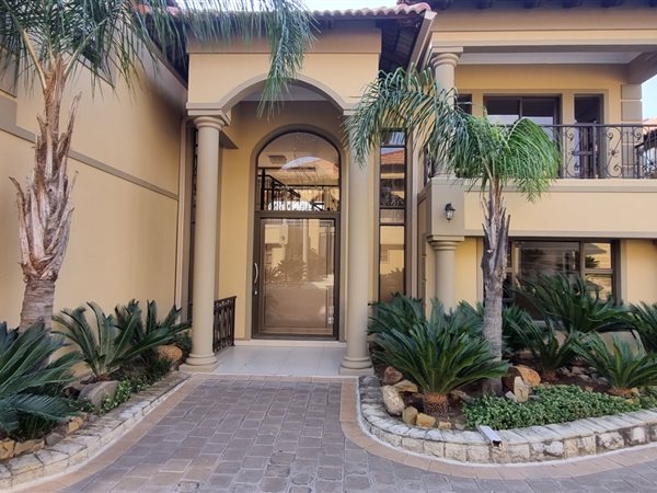 5 Bedroom Townhouse 5 Bedroom Townhouse