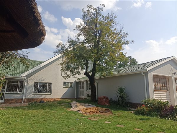 5 Bedroom House 5 Bedroom House