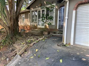 House in Glen Hills