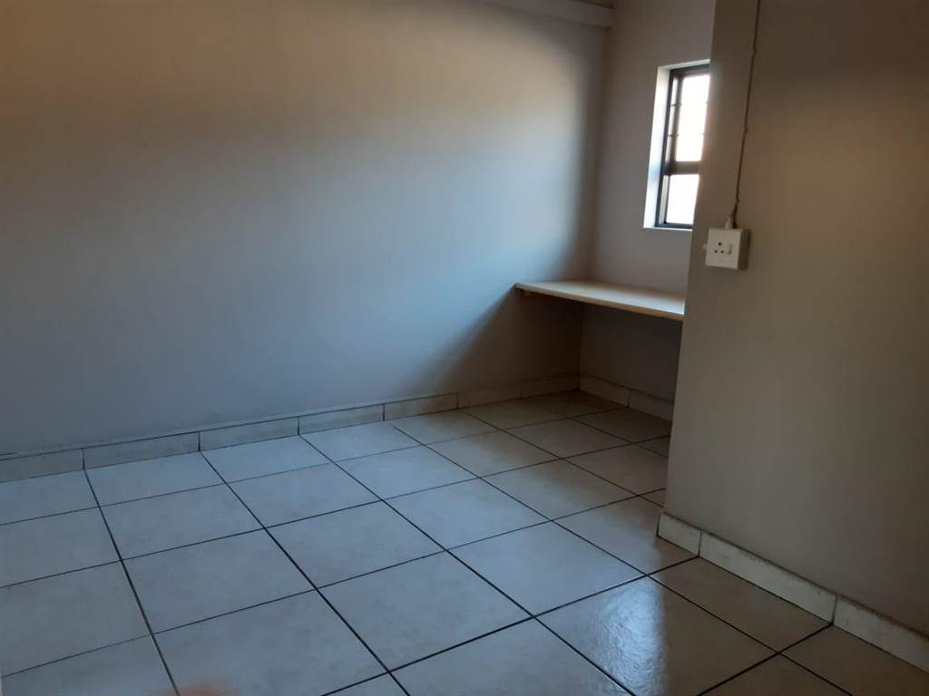 158  m² Commercial space in Secunda photo number 5