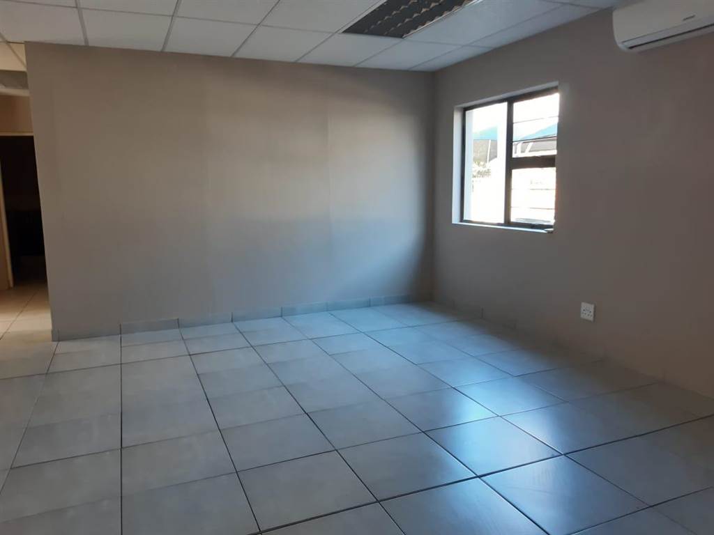 158  m² Commercial space in Secunda photo number 15