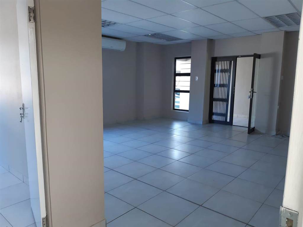 158  m² Commercial space in Secunda photo number 19