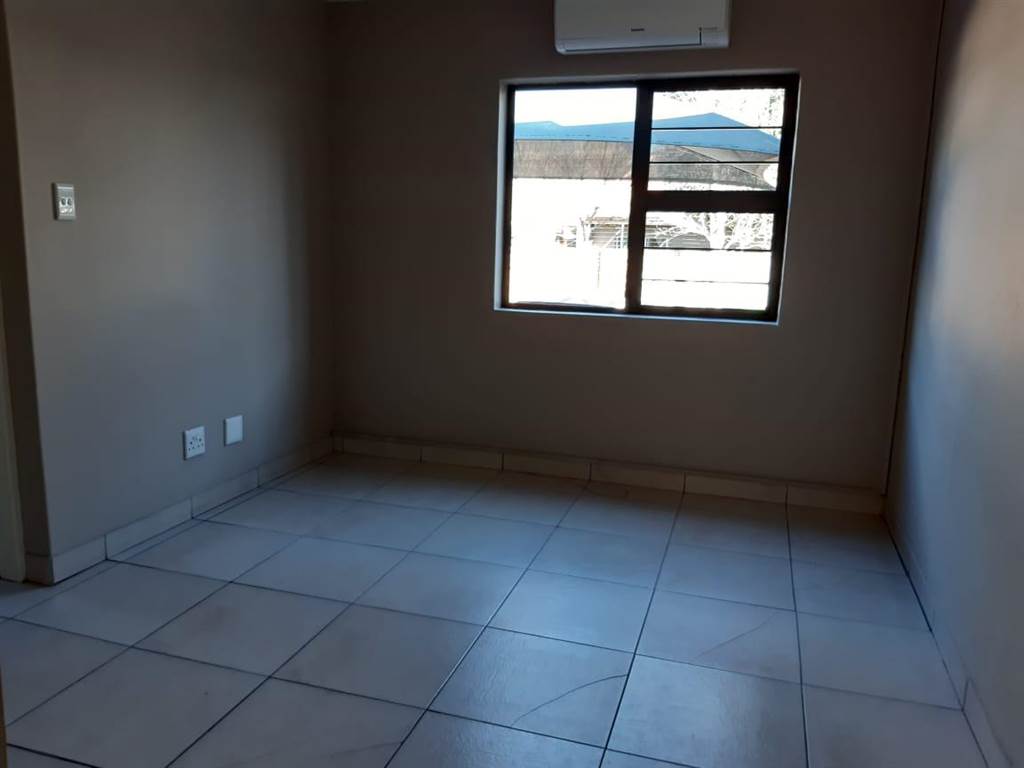 158  m² Commercial space in Secunda photo number 21