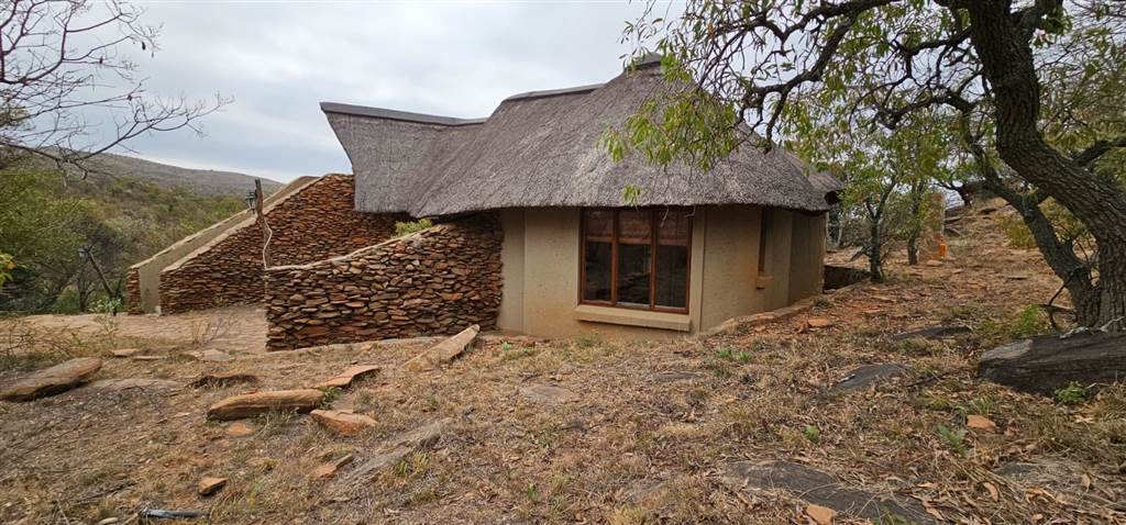 2 Bed House in Lydenburg photo number 3