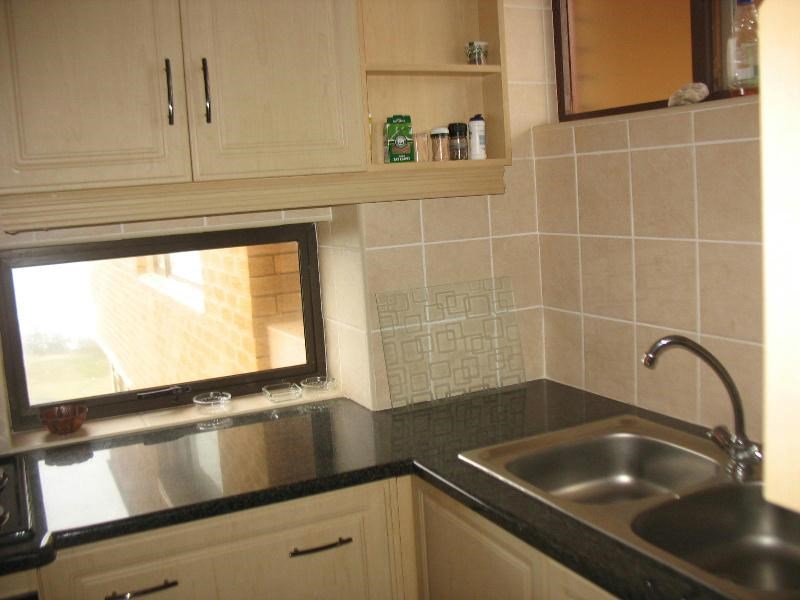 2 Bed Apartment in Scottburgh Central photo number 3