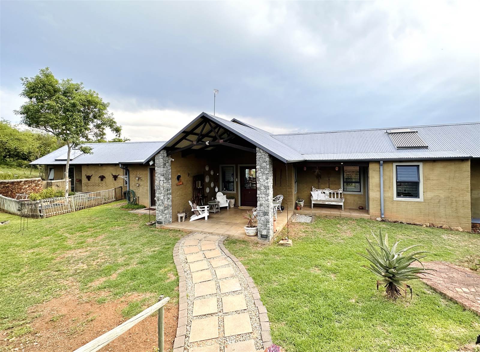 4 Bed House in Renosterkop photo number 2