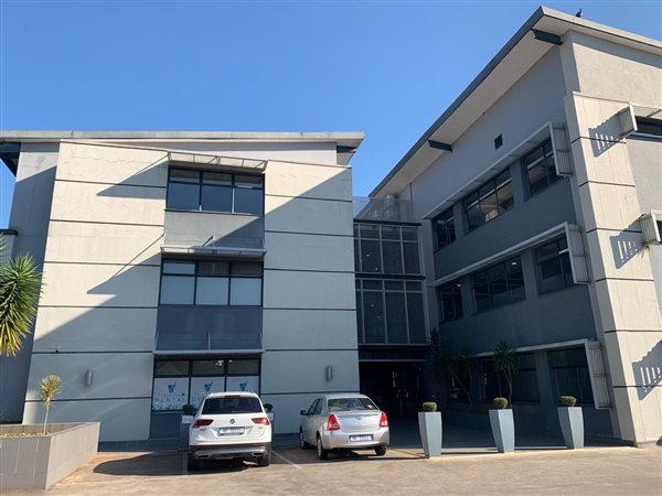 128  m² Commercial space