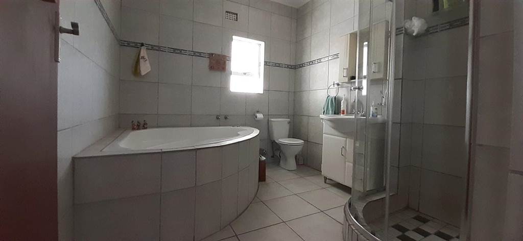 5 Bed House in Port Nolloth photo number 23