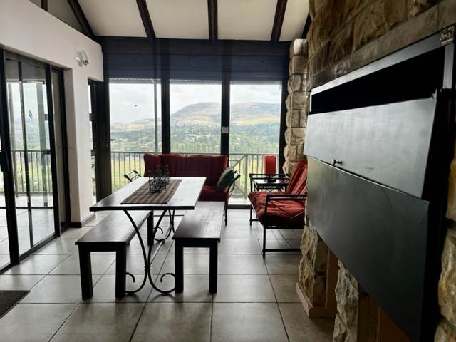 4 Bed House in Clarens photo number 12