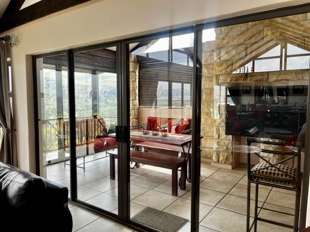 4 Bed House in Clarens photo number 11