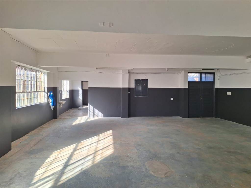 250  m² Commercial space in Paarden Eiland photo number 4