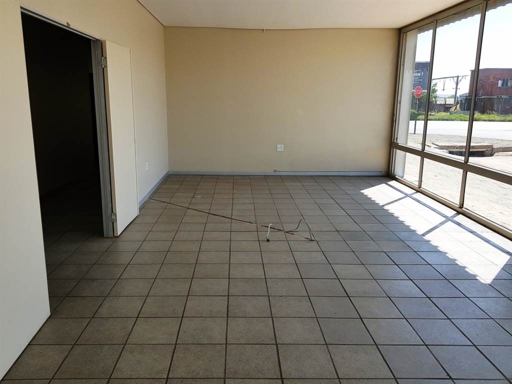 Commercial space in Harrismith photo number 5