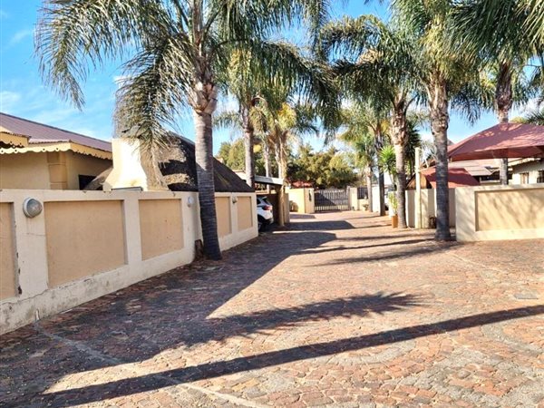 2 Bed Townhouse in Dal Fouche