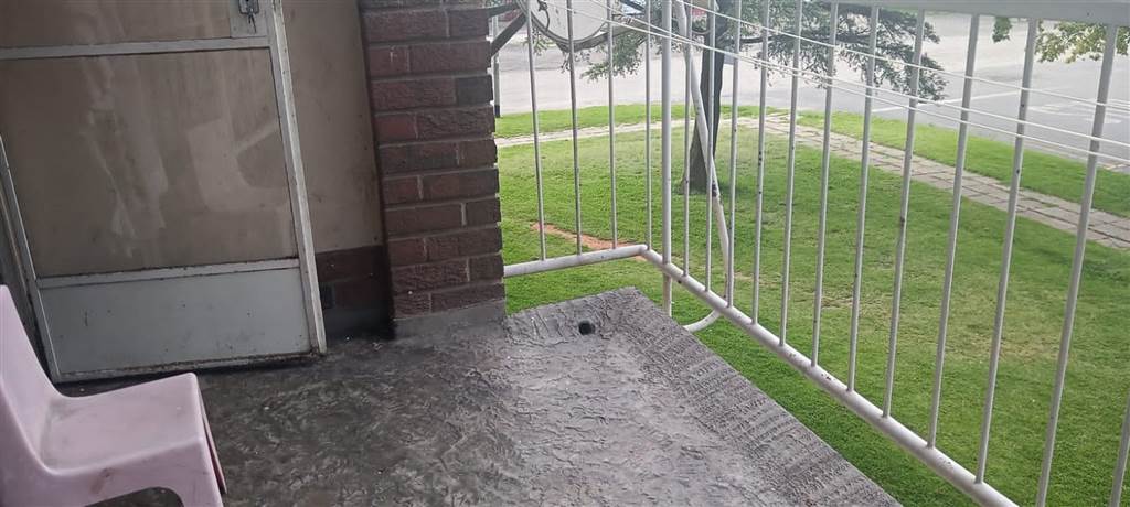 1 Bed Apartment in Vereeniging Central photo number 7