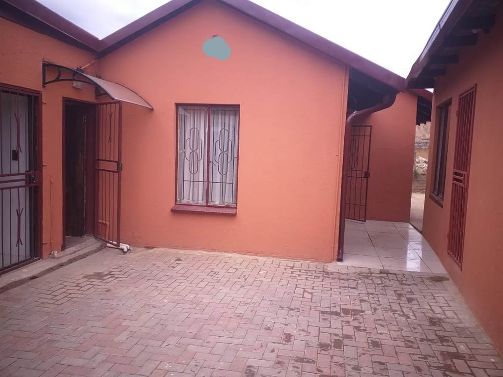 3 Bed House in Naturena photo number 7