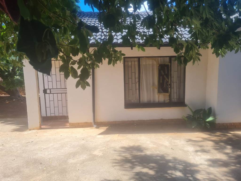 3 Bed House in Tlhabane photo number 14