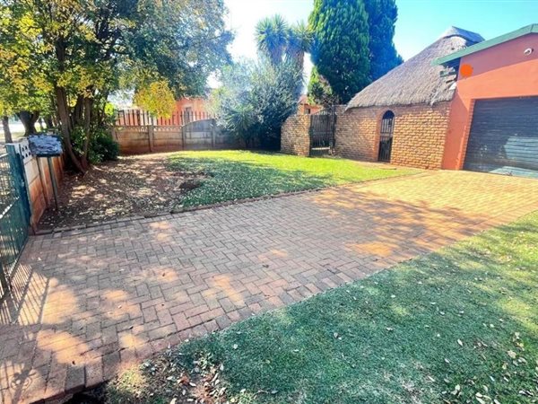2 Bedroom House 2 Bedroom House