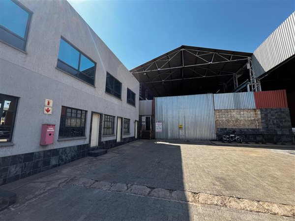 2 000  m² Industrial space