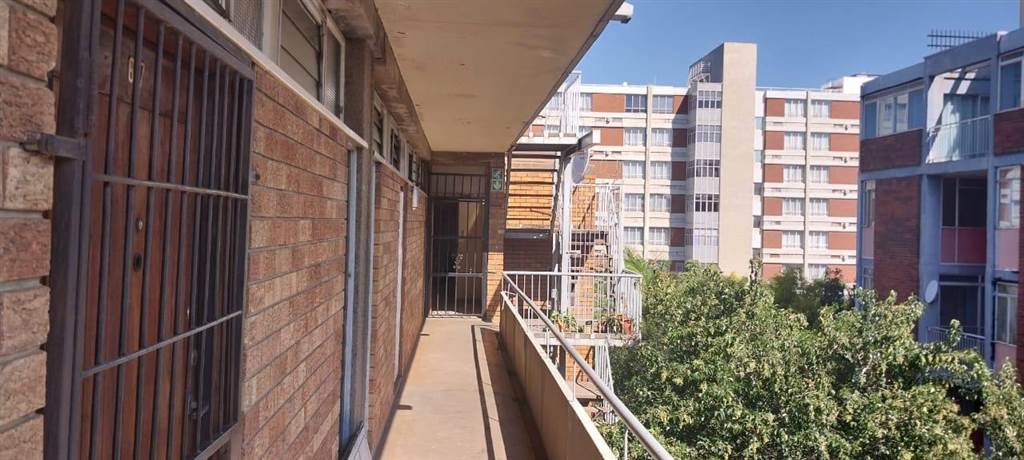 2.5 Bed Apartment in Pretoria Central photo number 2