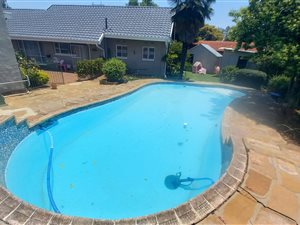 3 Bed House in Highway Gardens