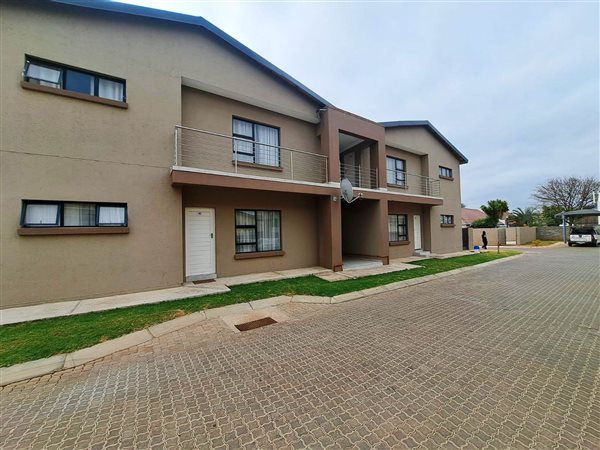 3 Bedroom Townhouse 3 Bedroom Townhouse