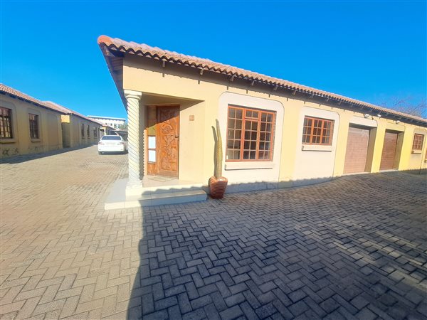 3 Bedroom Townhouse 3 Bedroom Townhouse