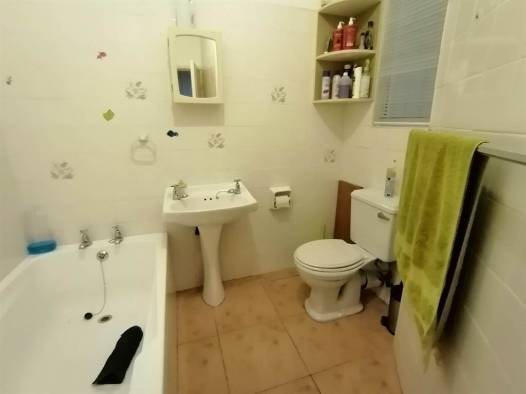 3 Bed Apartment in Umtentweni photo number 10