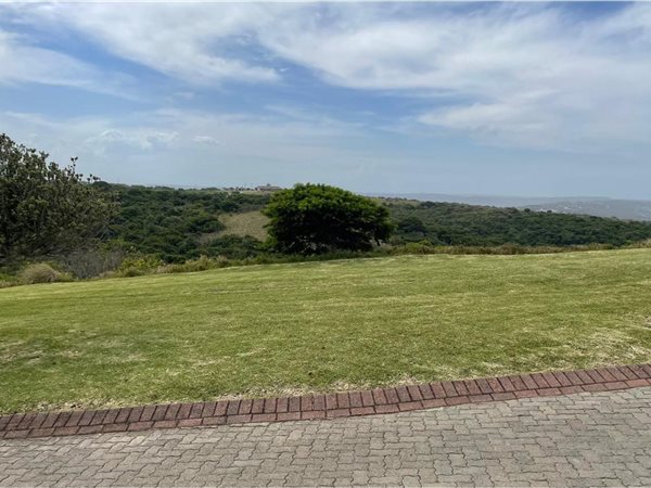 1 012 m² Land