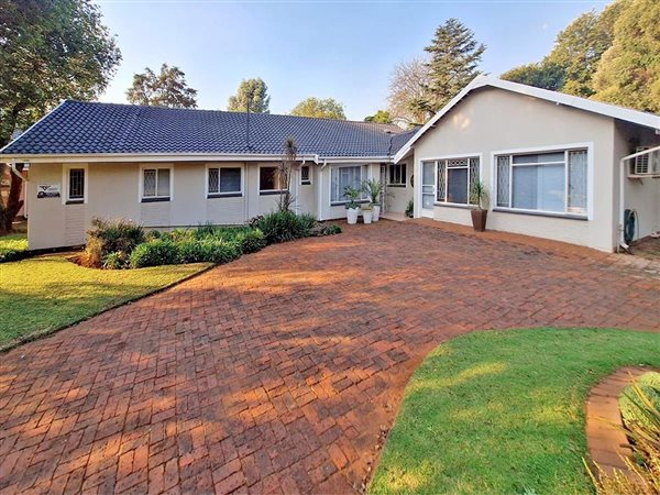 4 Bedroom House 4 Bedroom House