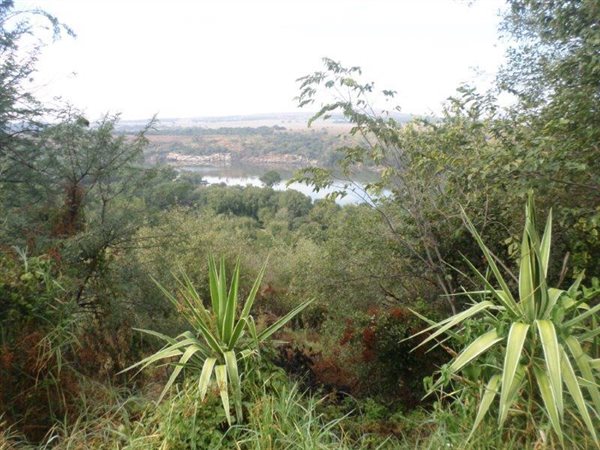 784 m² Land available in Vaaloewer