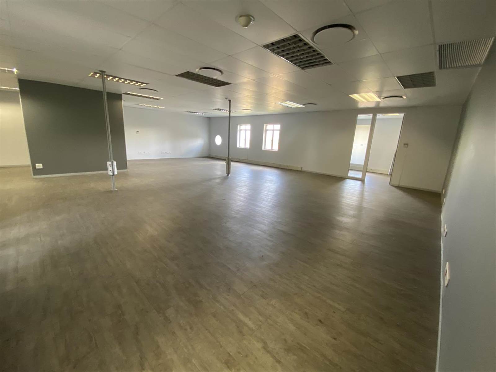 662  m² Office Space in Halfway House photo number 6