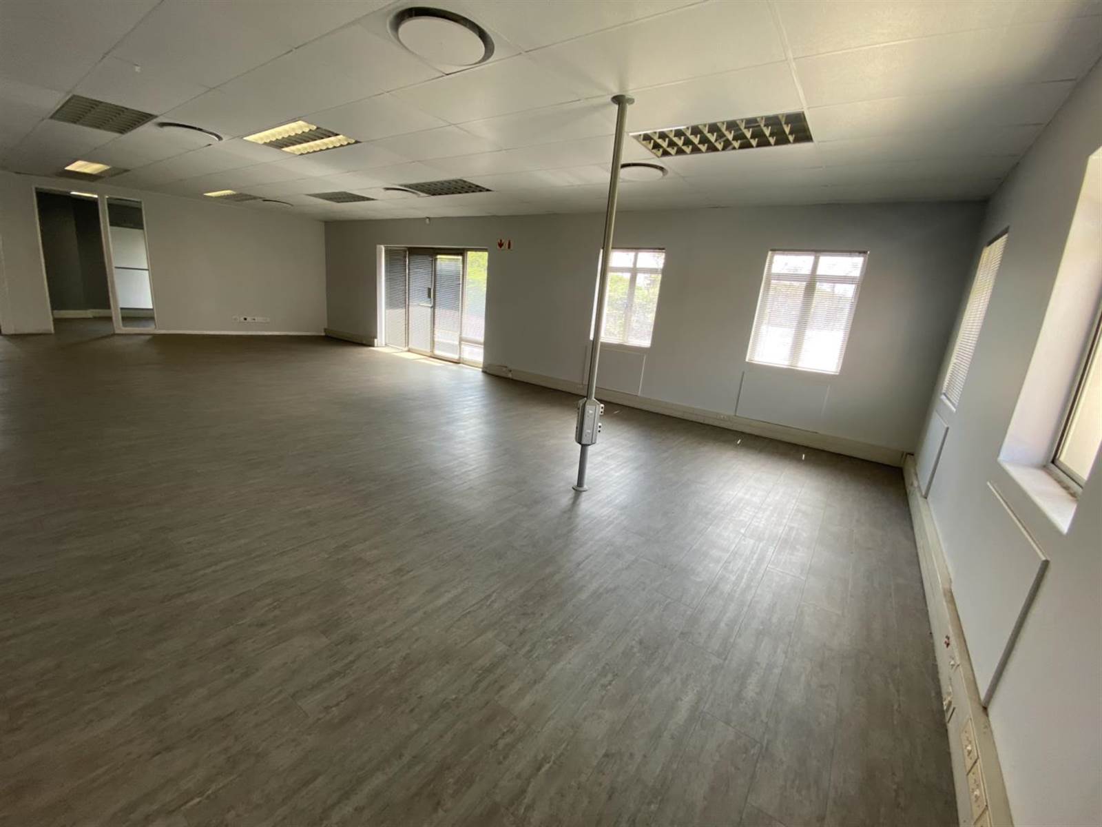 662  m² Office Space in Halfway House photo number 7