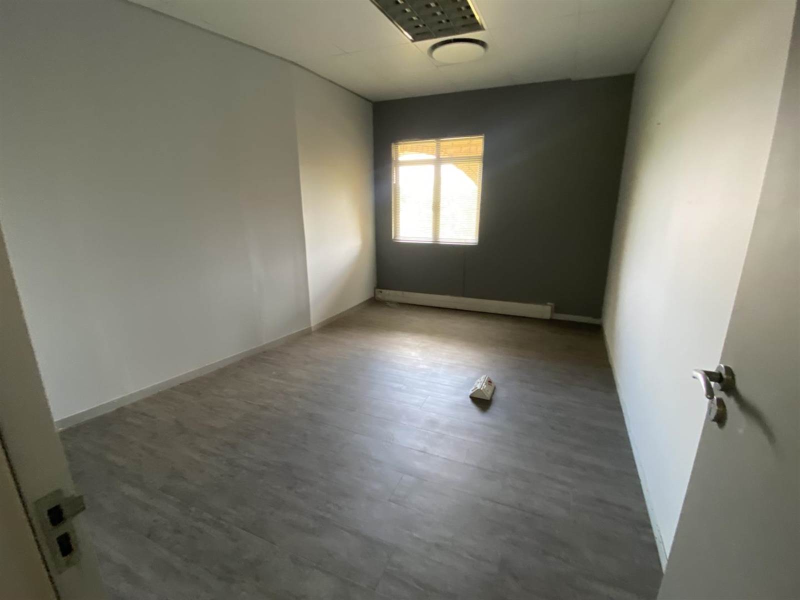 662  m² Office Space in Halfway House photo number 4