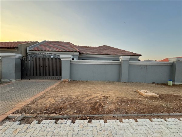 6 Bed House in Daveyton