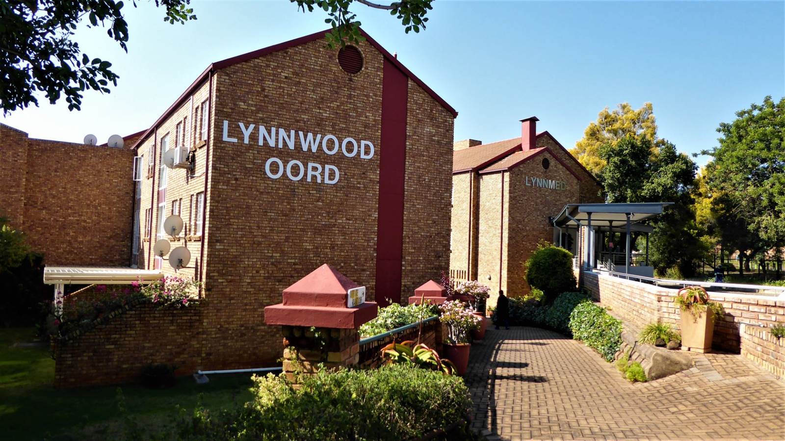 1 Bed Apartment in Lynnwood photo number 2