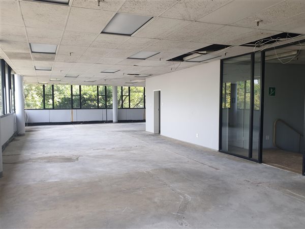 787  m² Commercial space