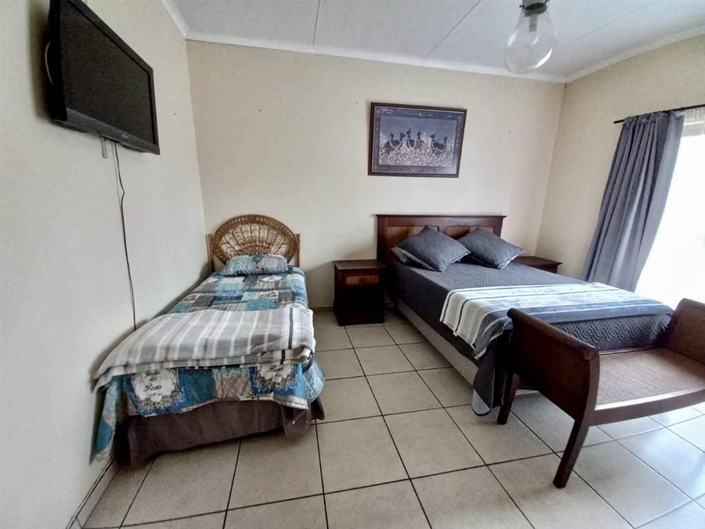 5 Bed House in Jeffreys Bay photo number 15