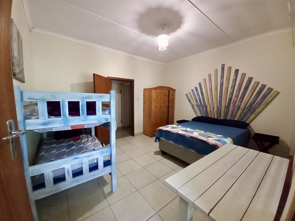 5 Bed House in Jeffreys Bay photo number 9